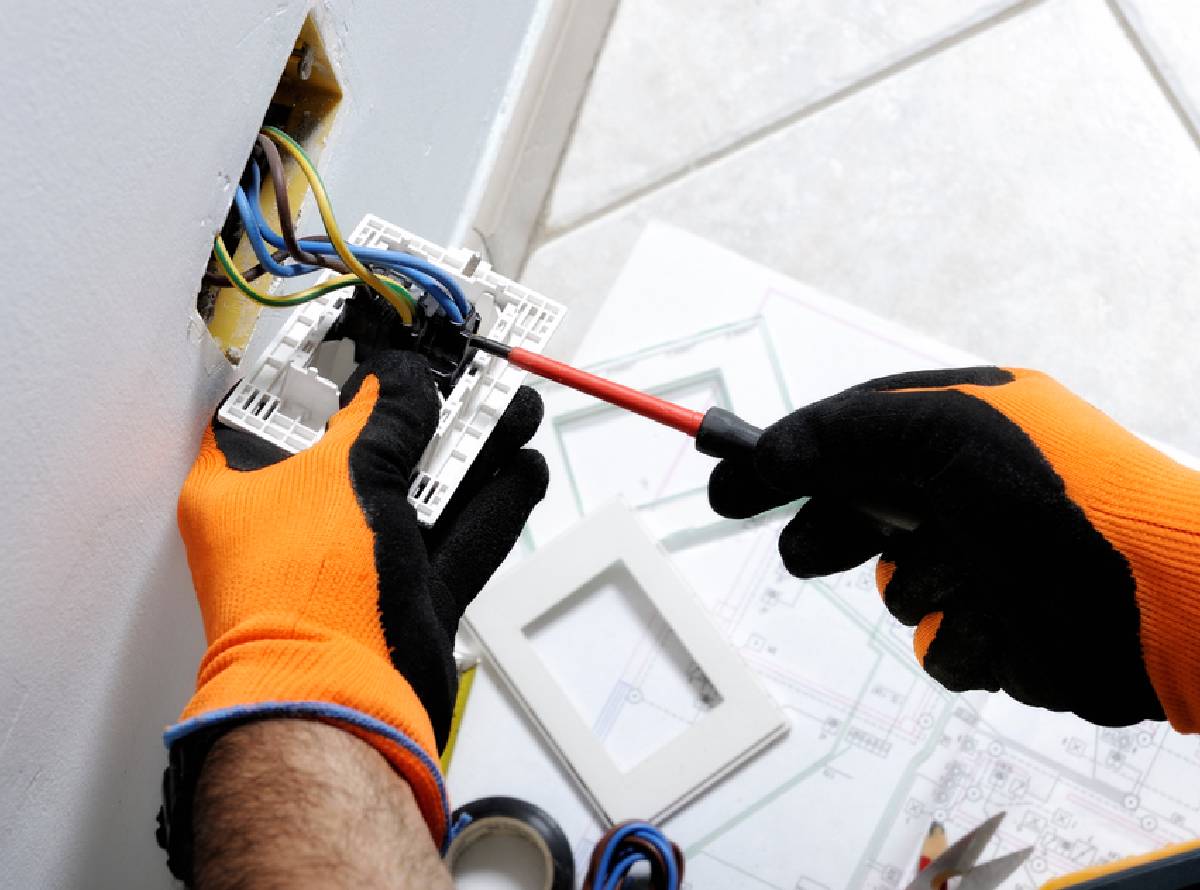 Electricians in Lichfield and Staffordshire Electricians in Lichfield and Staffordshire